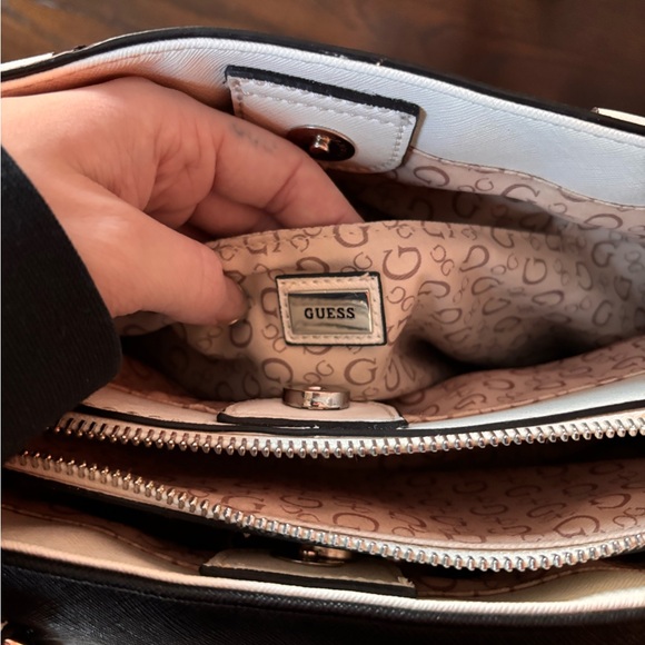 Guess Two-Tone Black and White Purse - Picture 13 of 13